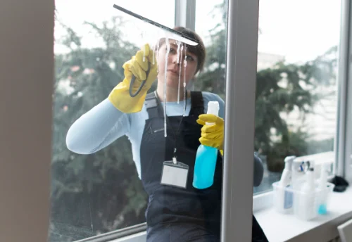 Nettoyage de vitres intérieures et extérieures à Saint-Méen-le-Grand